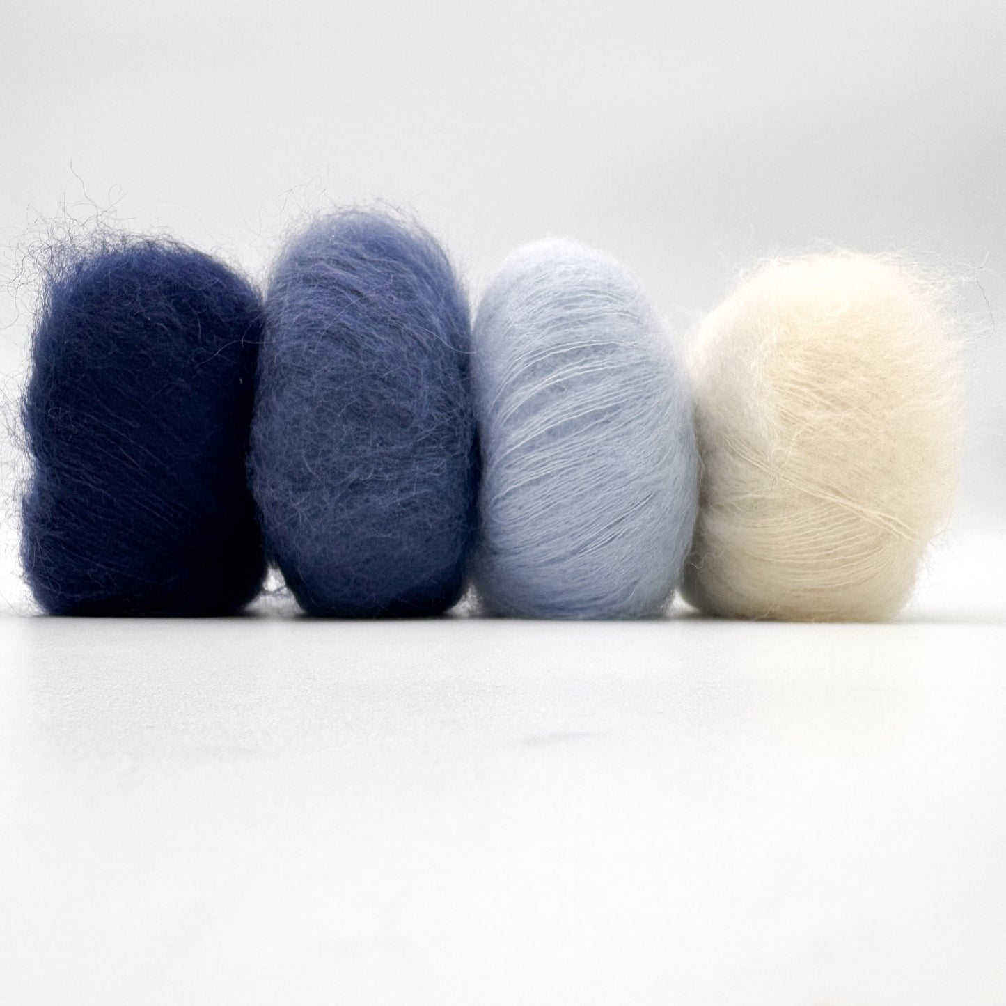 Mohair Sport garn i farven Baby Blue – Superkid Mohair og silke fra A Knitters World