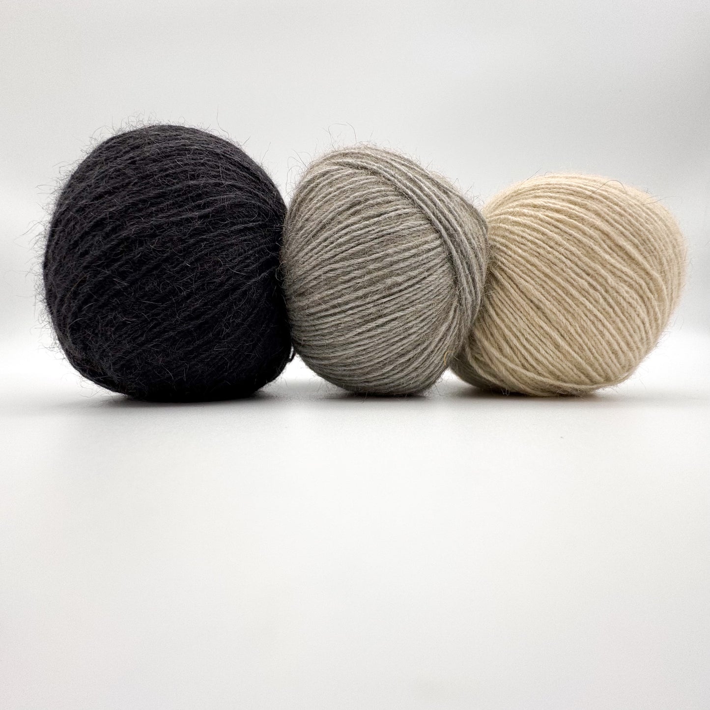 Possum garn i farven Koala Grey – AKW Skala A luksusgarn med cashmere og mulberry silke