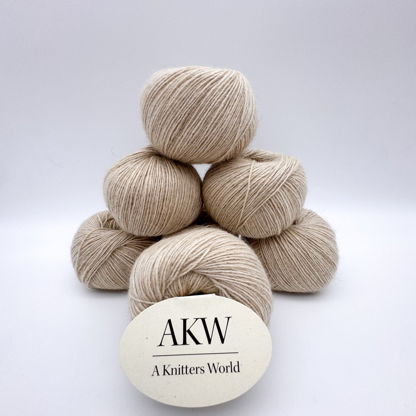 Possum garn i farven Sand – AKW Skala A luksusgarn med cashmere og mulberry silke