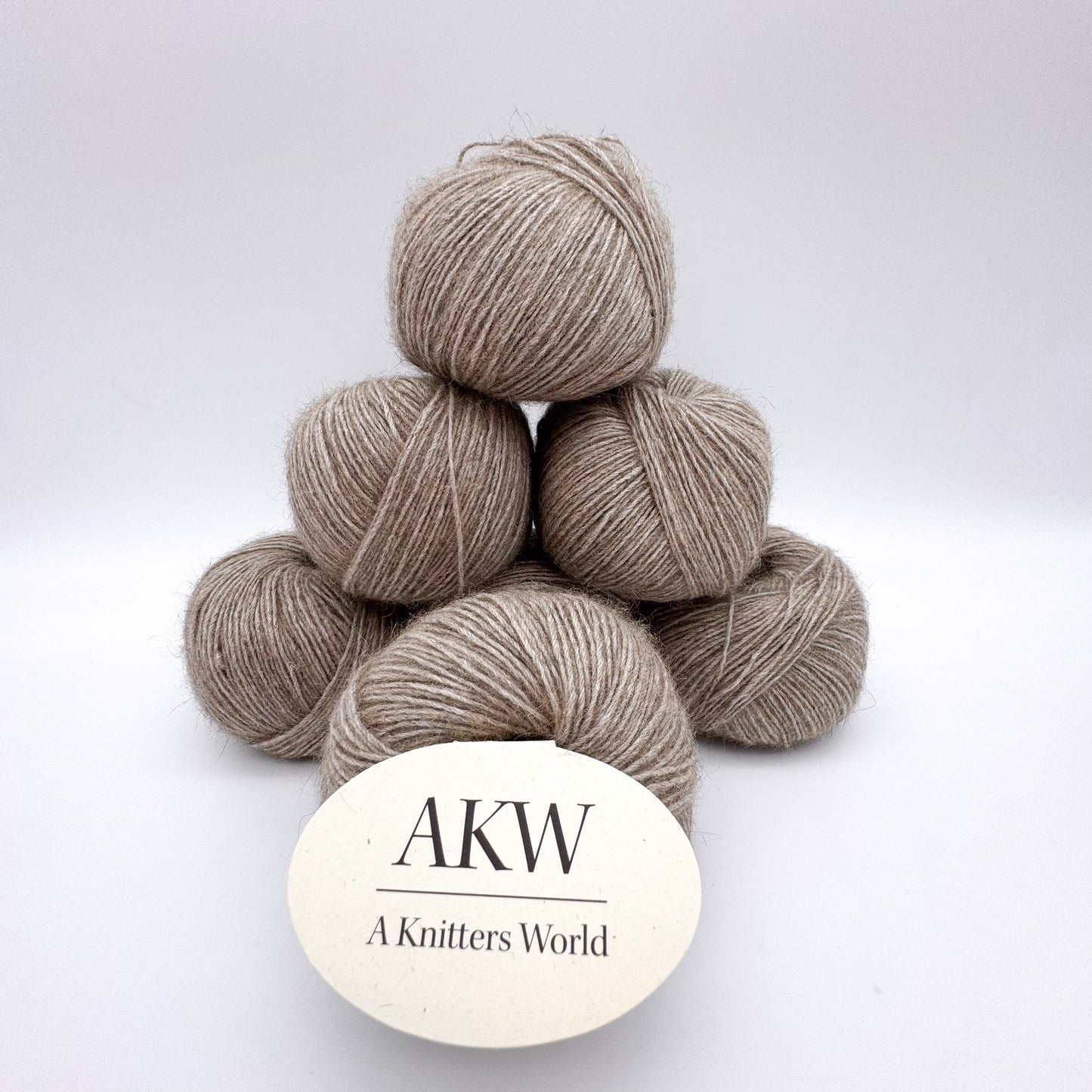 Possum garn i farven Beige – AKW Skala A luksusgarn med cashmere og mulberry silke