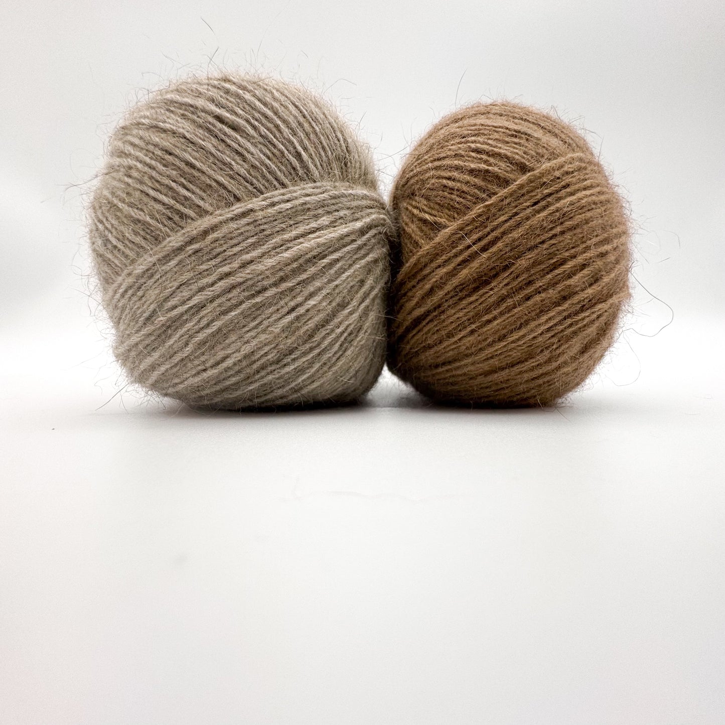 Possum garn i farven Beige – AKW Skala A luksusgarn med cashmere og mulberry silke