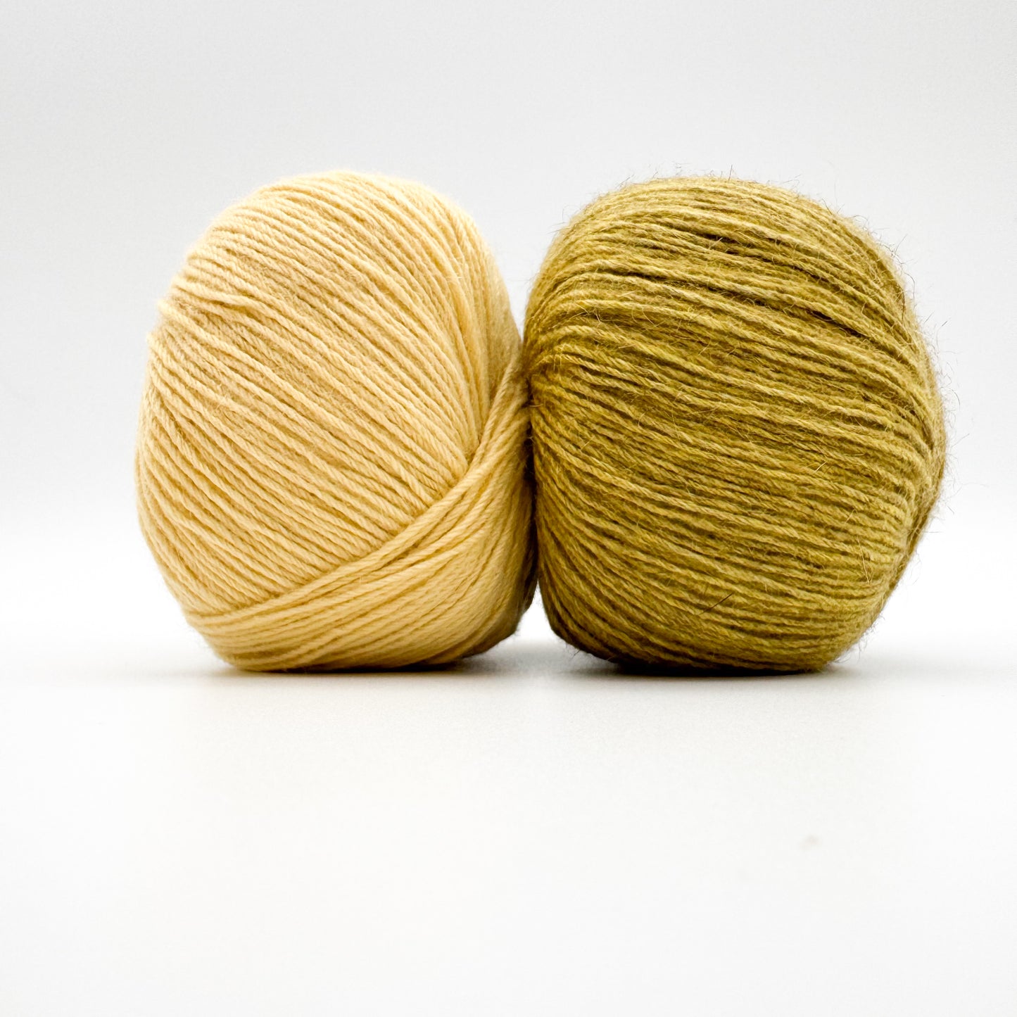 Possum garn i farven Pale Yellow – AKW Skala A luksusgarn med cashmere og mulberry silke