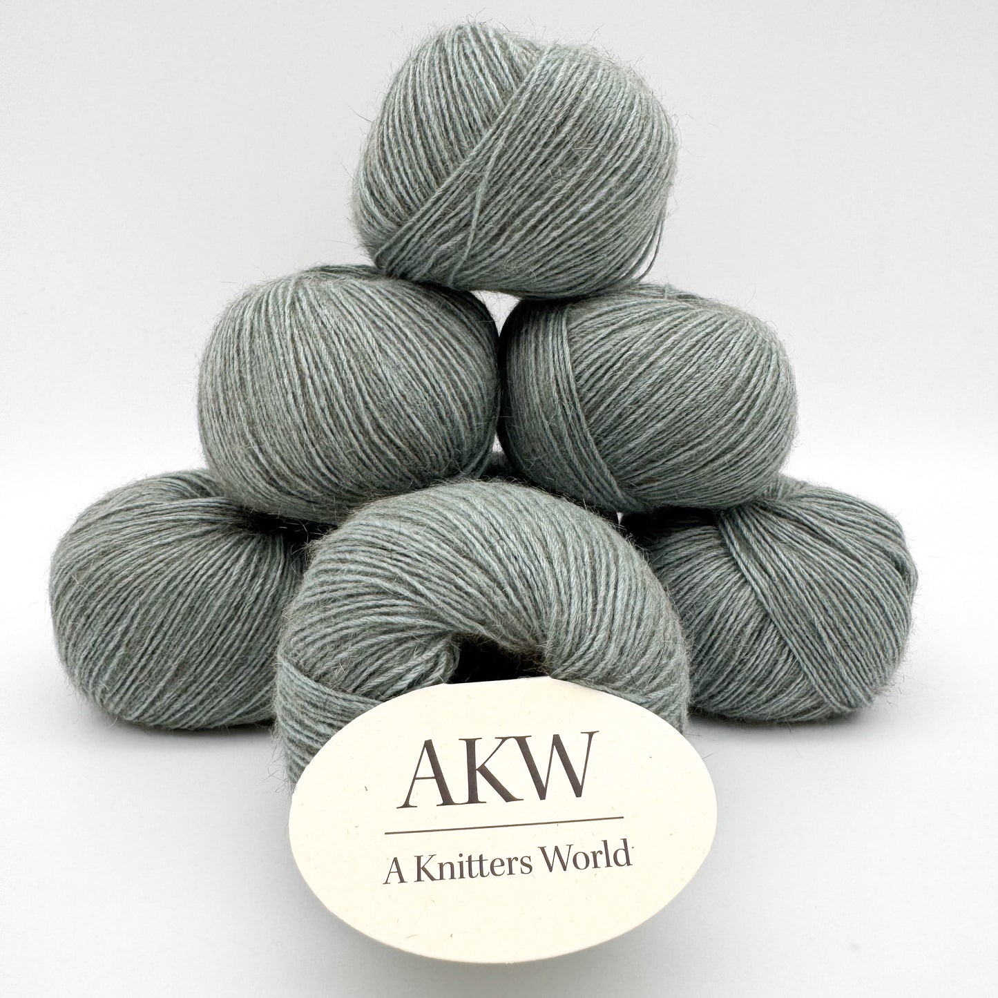 Possum garn i farven Burma Jade – AKW Skala A luksusgarn med cashmere og mulberry silke