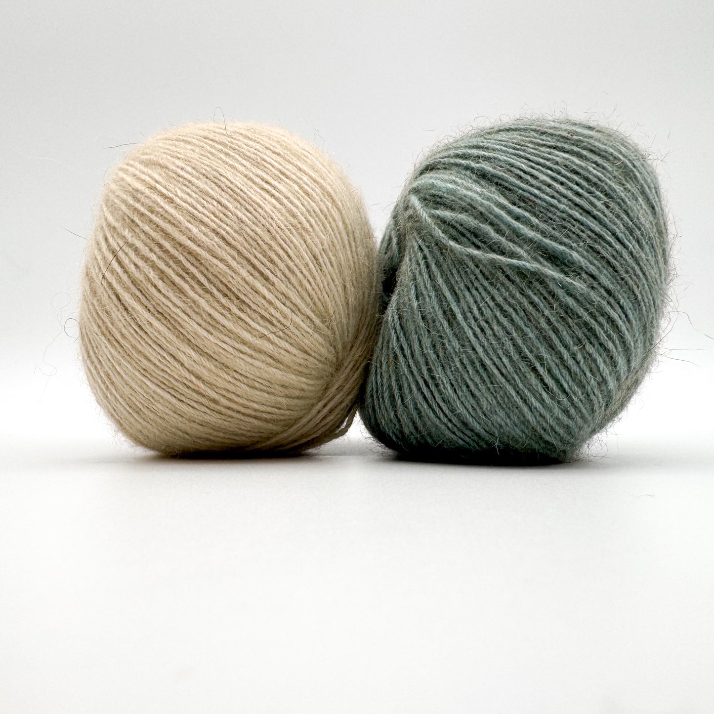Possum garn i farven Burma Jade – AKW Skala A luksusgarn med cashmere og mulberry silke