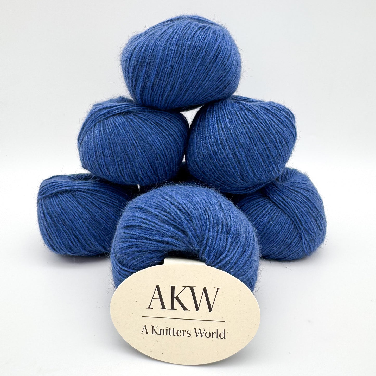 Possum garn i farven Denim – AKW Skala A luksusgarn med cashmere og mulberry silke