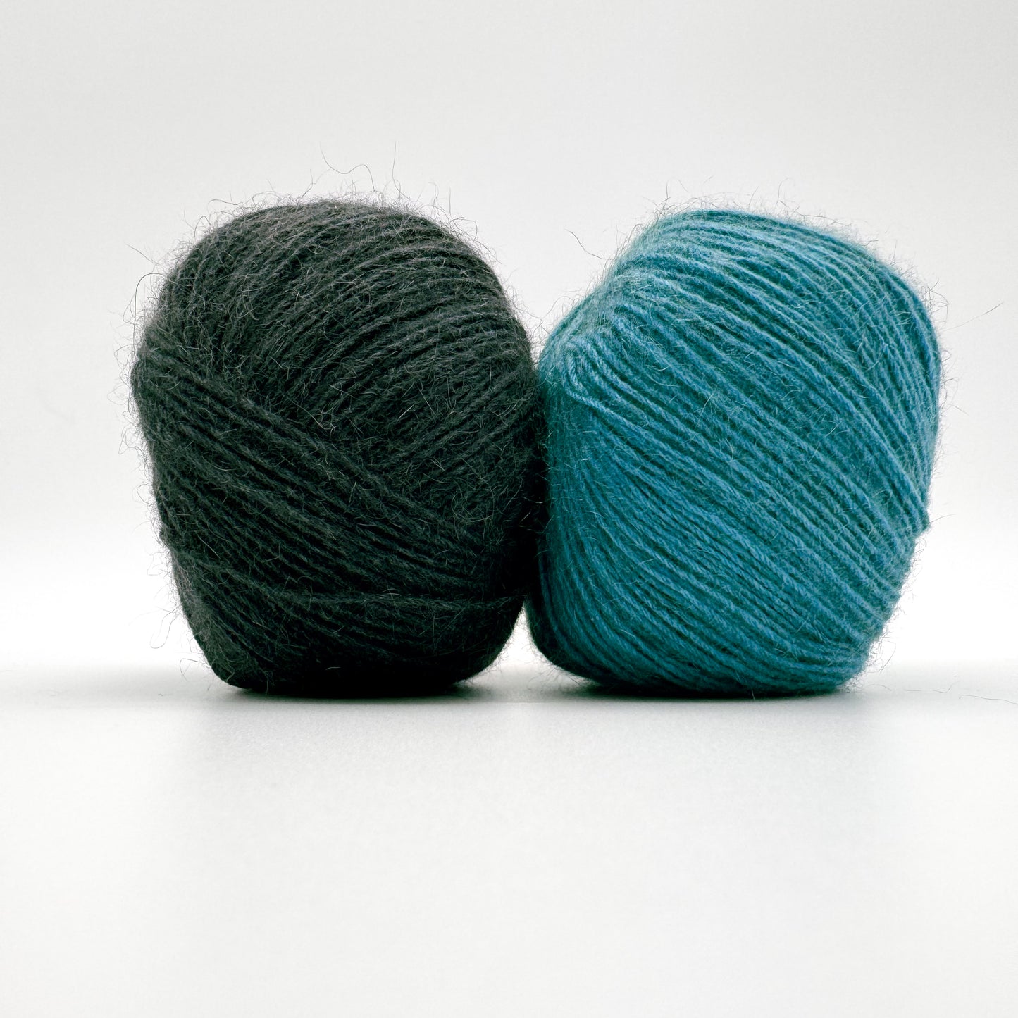 Possum garn i farven Teal – AKW Skala A luksusgarn med cashmere og mulberry silke
