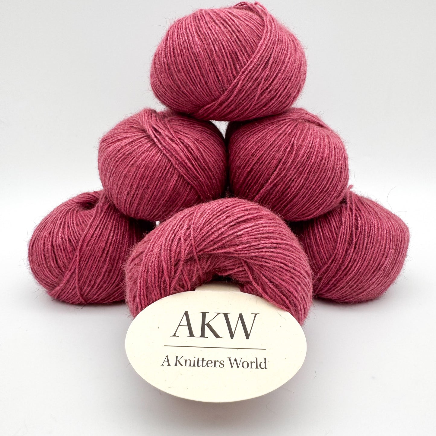 Possum garn i farven Rasberry – AKW Skala A luksusgarn med cashmere og mulberry silke