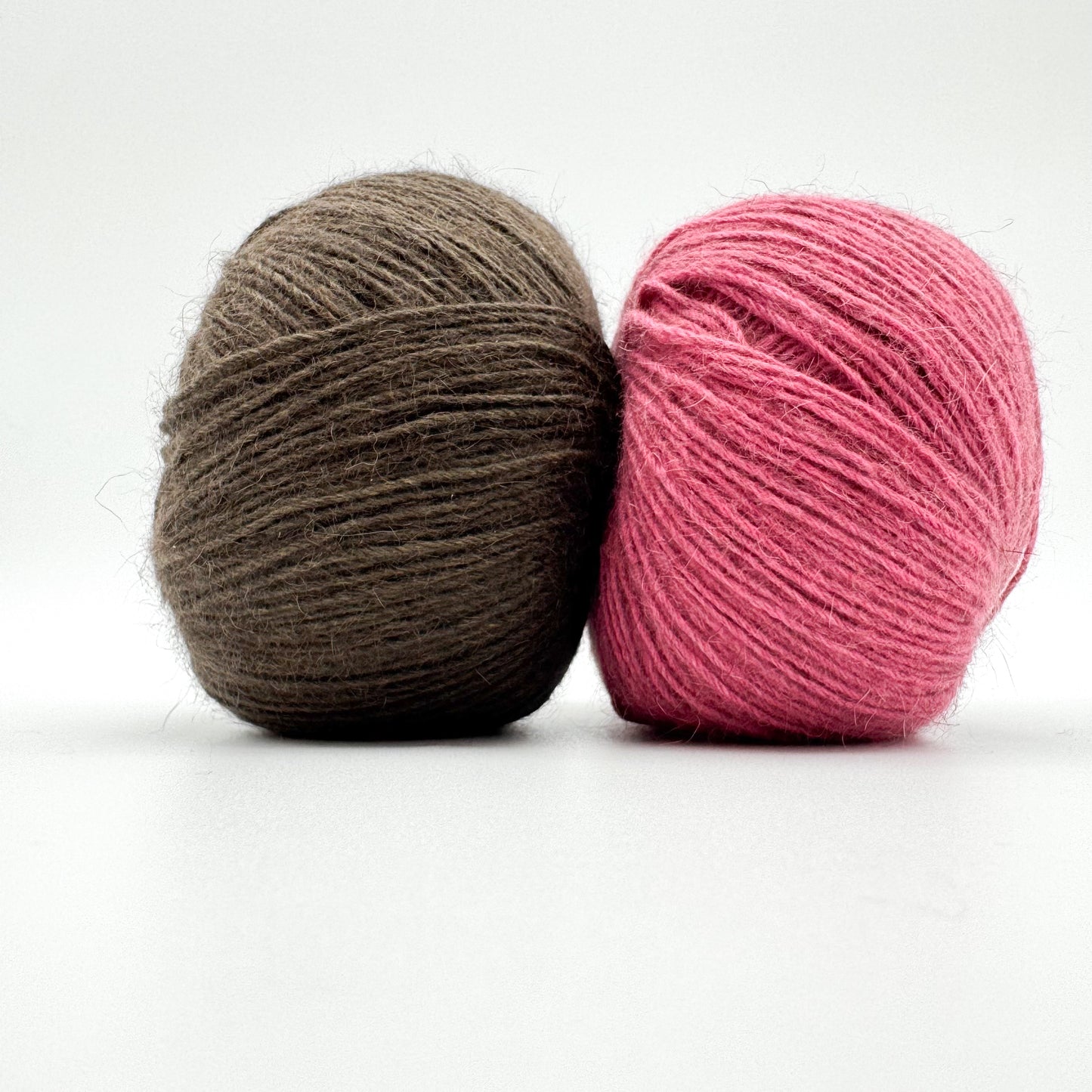 Possum garn i farven Rasberry – AKW Skala A luksusgarn med cashmere og mulberry silke