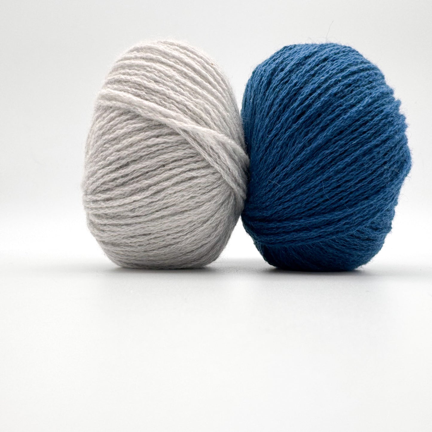 Cashmere garn i farven Teal – 100% Mongolian Cashmere, AKW Skala A fra A Knitters World