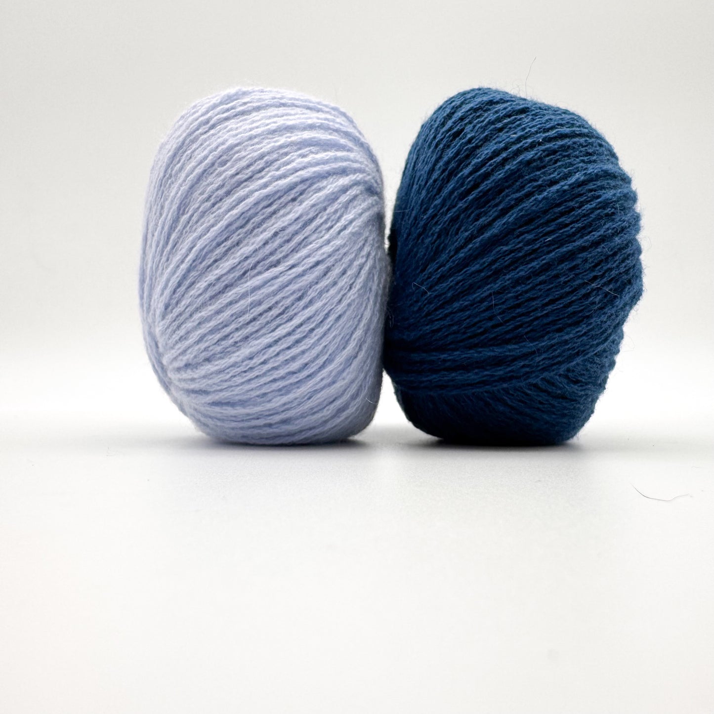 Cashmere garn i farven Teal – 100% Mongolian Cashmere, AKW Skala A fra A Knitters World