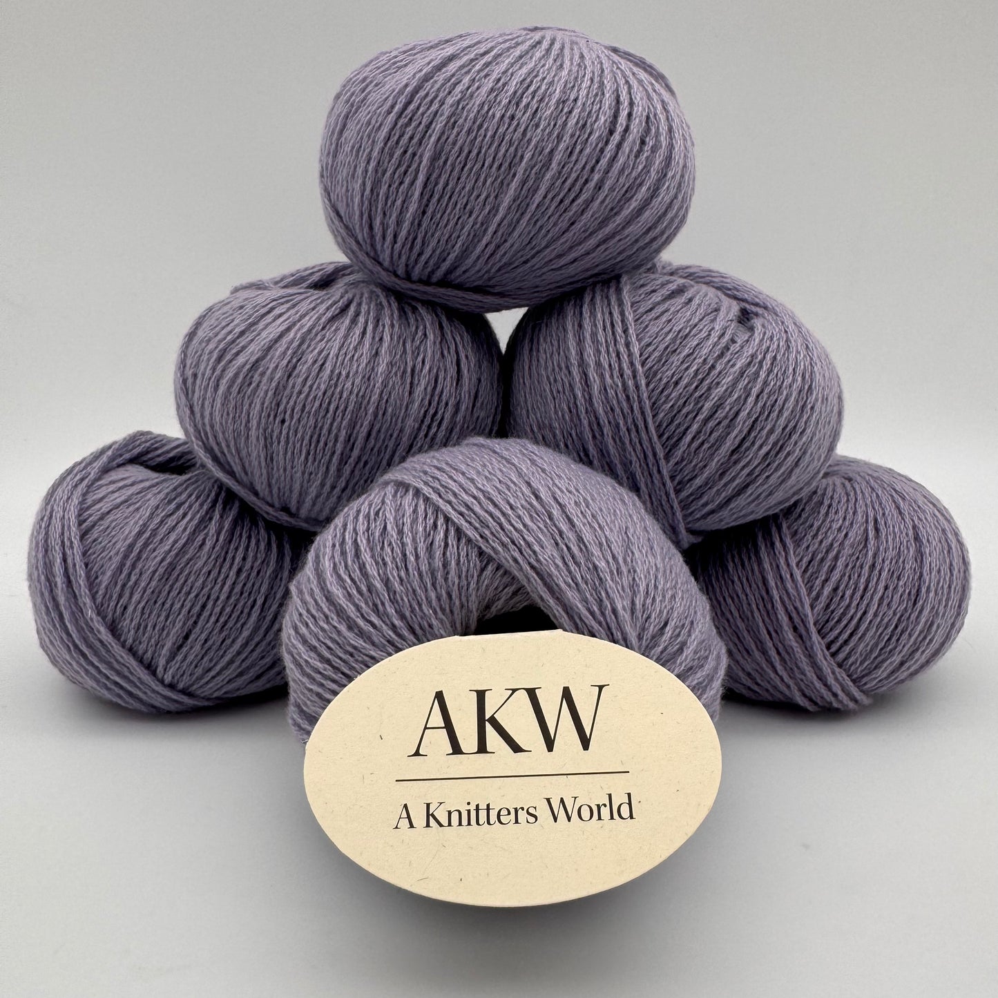 Cashmere garn i farven Lavender – 100% Mongolian Cashmere, AKW Skala A fra A Knitters World