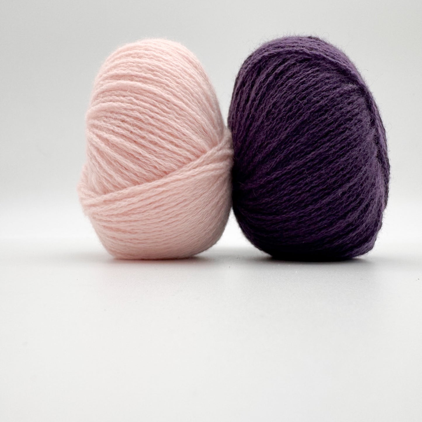 Cashmere garn i farven Lillac – 100% Mongolian Cashmere, AKW Skala A fra A Knitters World