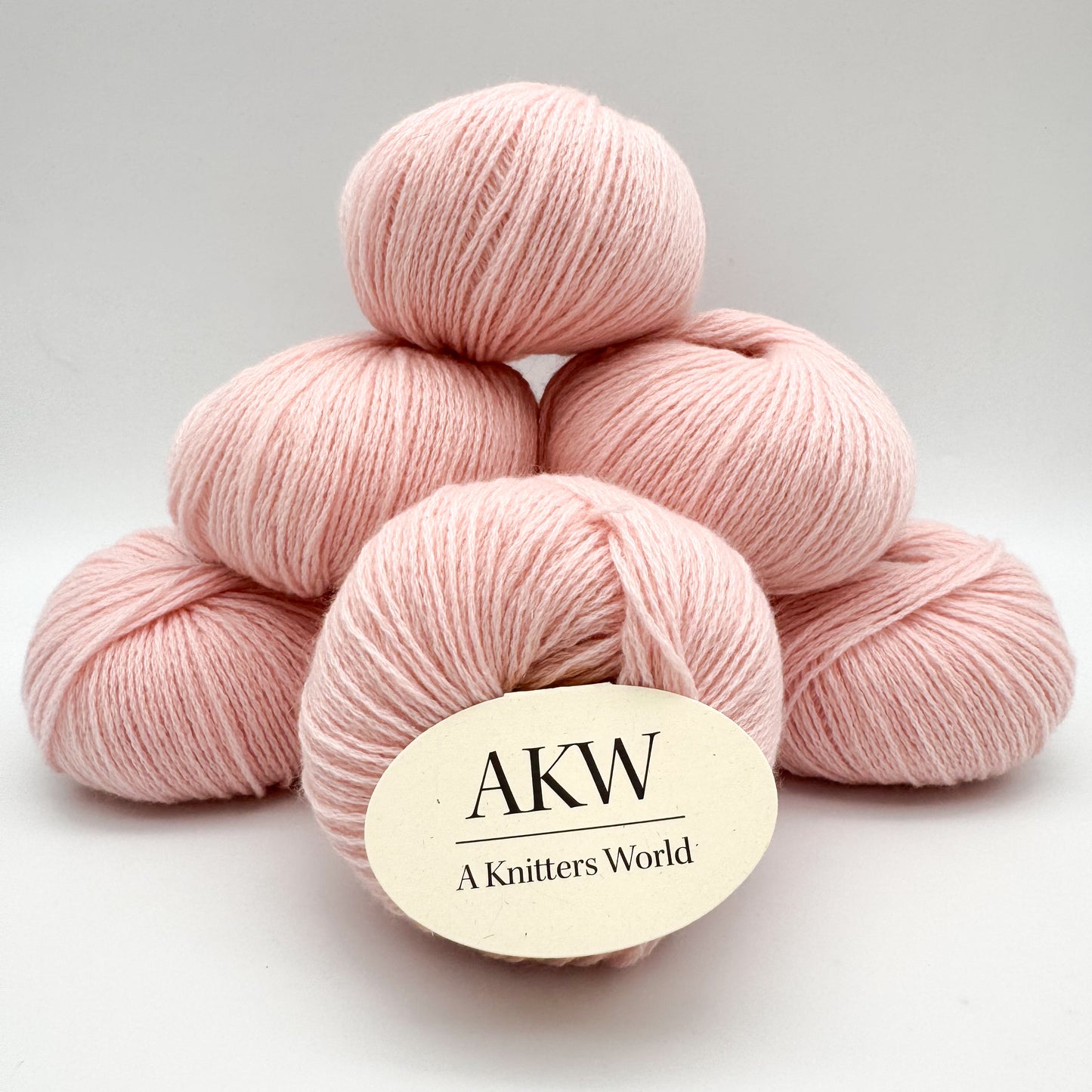 Cashmere garn i farven Blossom – 100% Mongolian Cashmere, AKW Skala A fra A Knitters World